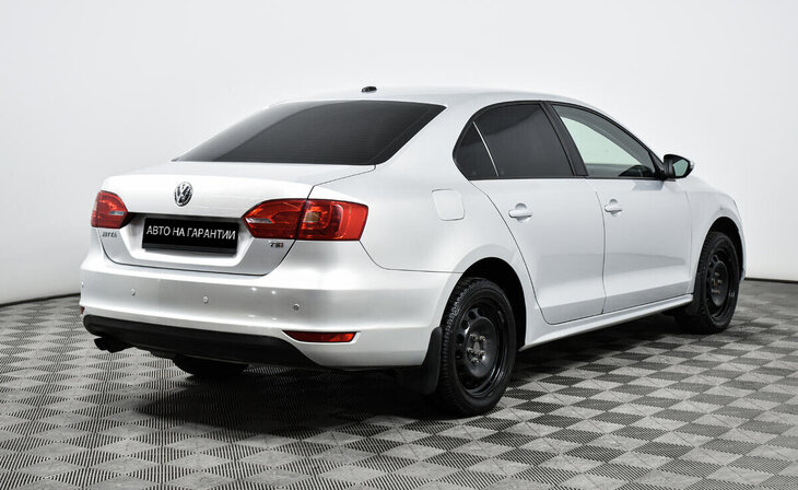 Volkswagen Jetta - Фото 2