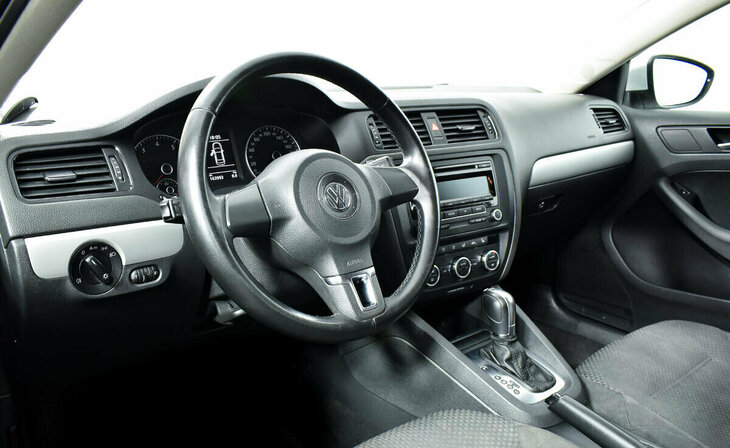 Volkswagen Jetta - Фото 4
