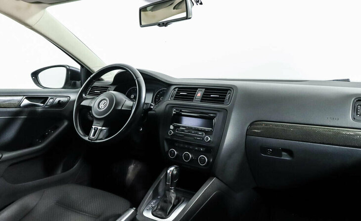 Volkswagen Jetta - Фото 4