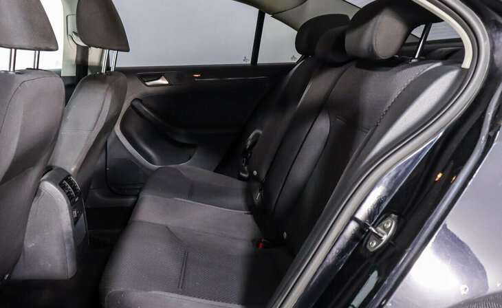 Volkswagen Jetta - Фото 8