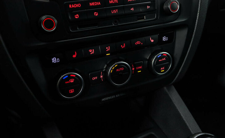 Volkswagen Jetta - Фото 8