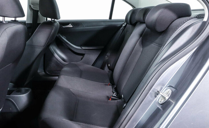 Volkswagen Jetta - Фото 8