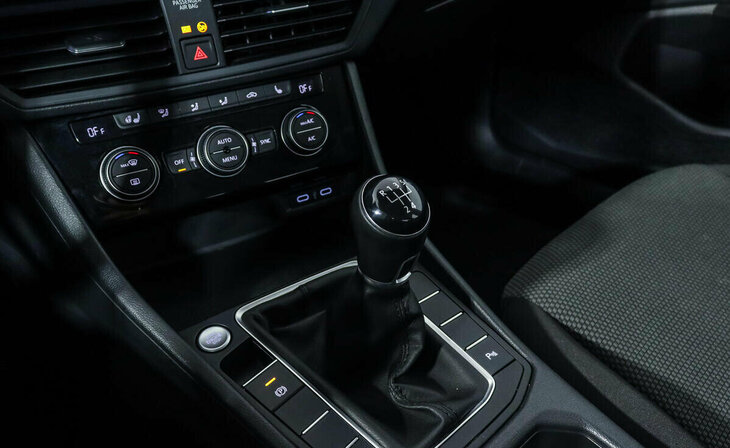 Volkswagen Jetta - Фото 11