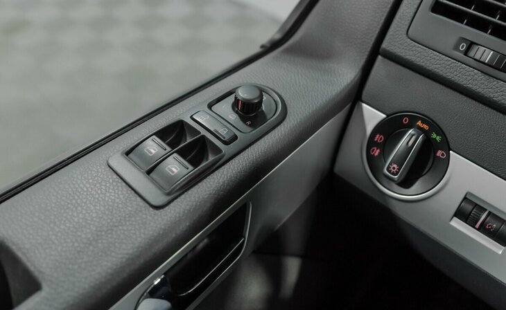 Volkswagen Multivan - Фото 9