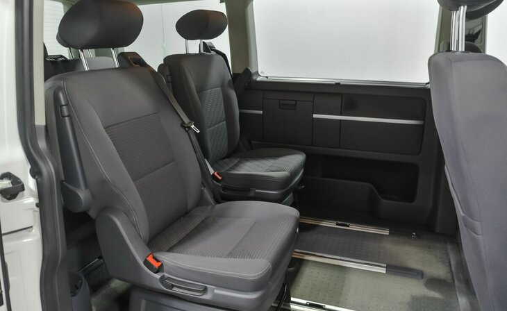 Volkswagen Multivan - Фото 10