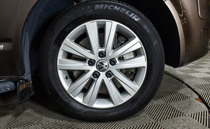 Volkswagen Multivan - Фото 4