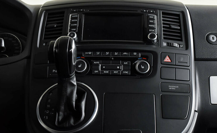 Volkswagen Multivan - Фото 11