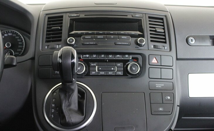 Volkswagen Multivan - Фото 10