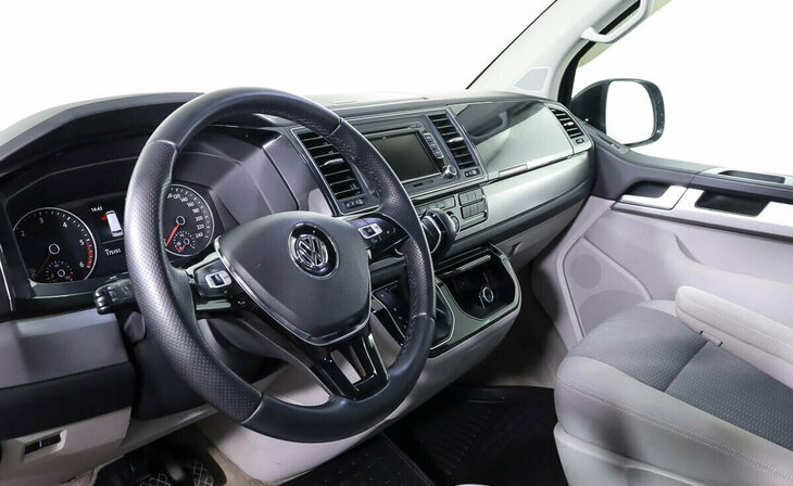 Volkswagen Multivan - Фото 11