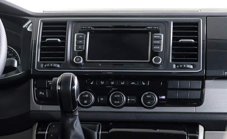 Volkswagen Multivan - Фото 13