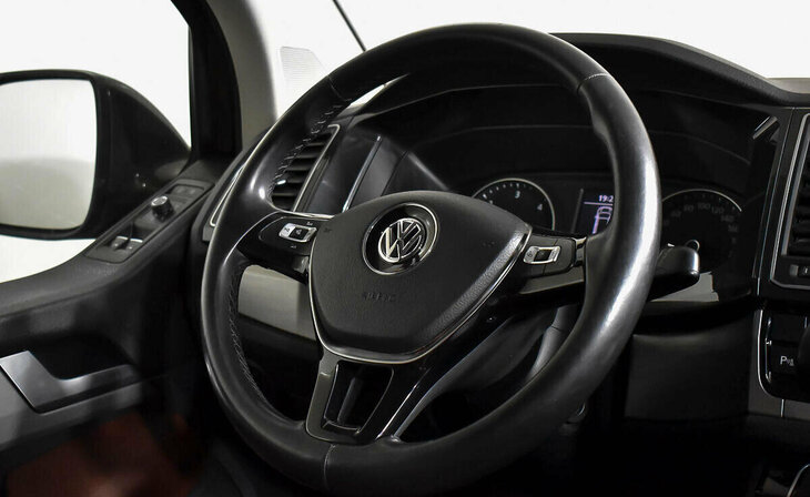 Volkswagen Multivan - Фото 12