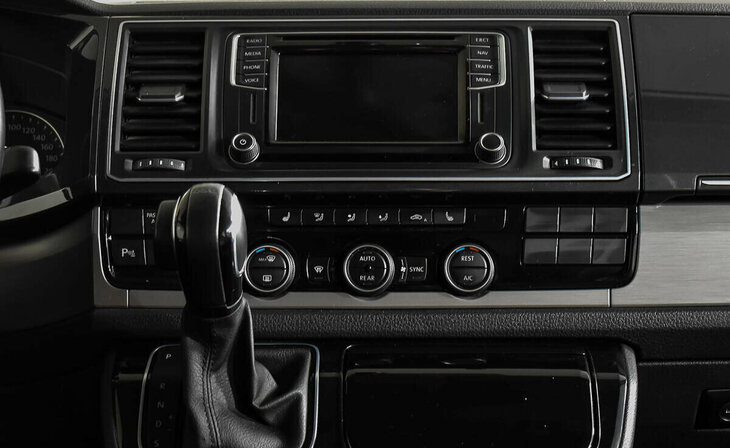 Volkswagen Multivan - Фото 13