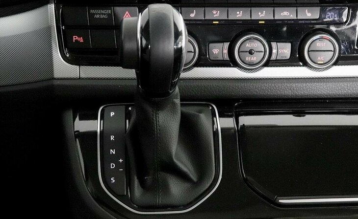 Volkswagen Multivan - Фото 11