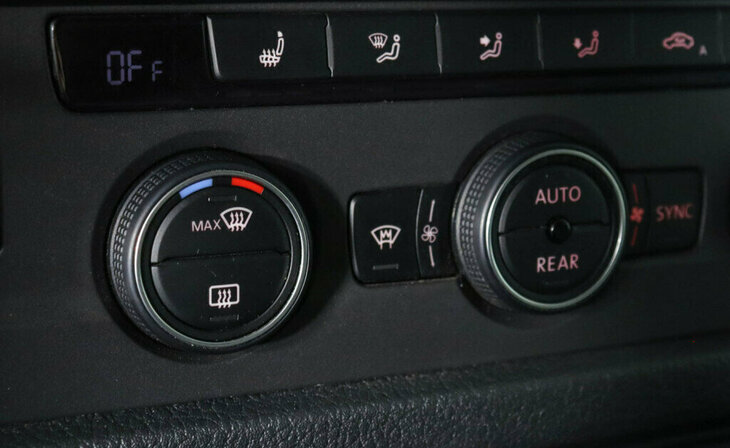 Volkswagen Multivan - Фото 11