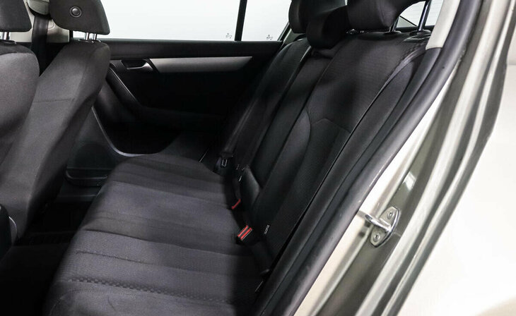 Volkswagen Passat - Фото 8