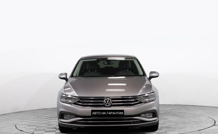 Volkswagen Passat - Фото 1