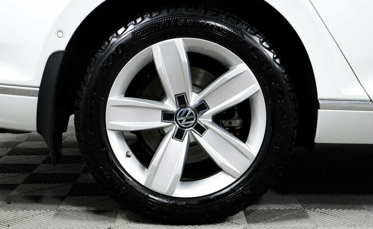 Volkswagen Passat - Фото 7