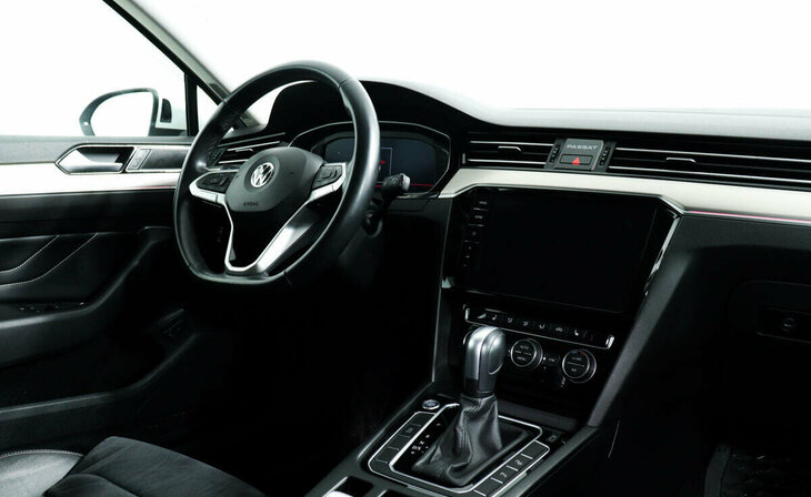 Volkswagen Passat - Фото 8