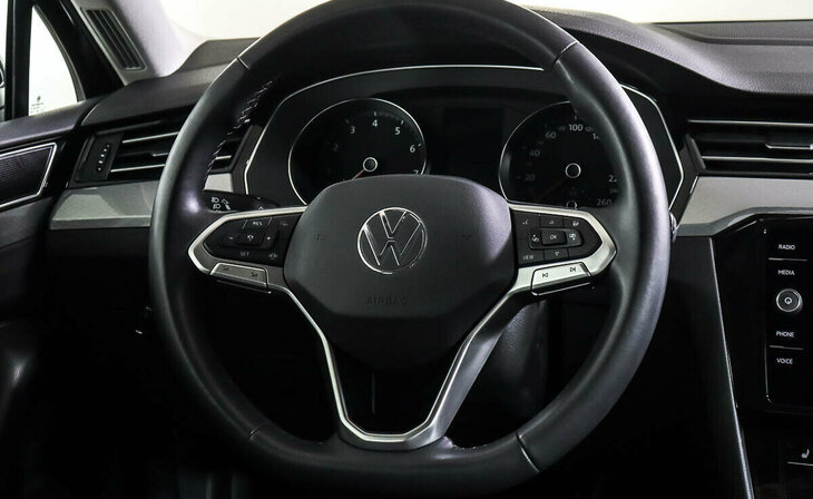 Volkswagen Passat - Фото 10
