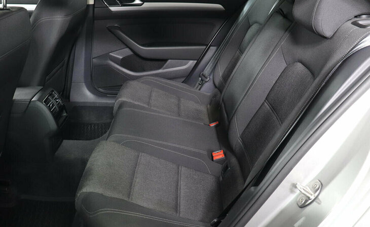 Volkswagen Passat - Фото 6