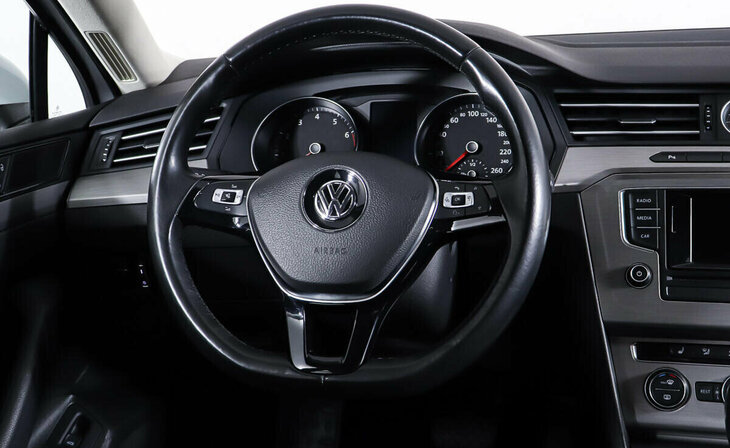 Volkswagen Passat - Фото 10