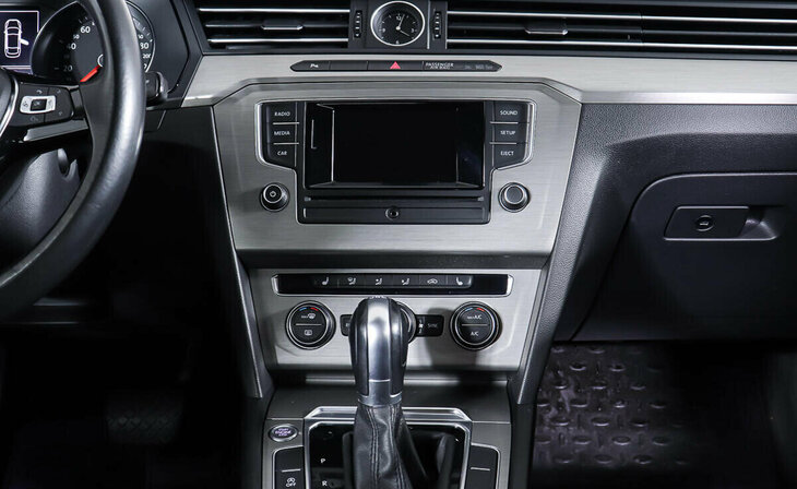 Volkswagen Passat - Фото 11