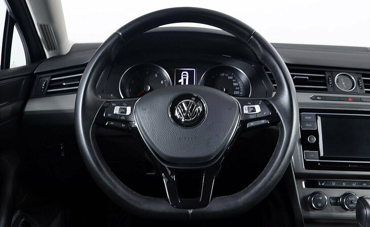 Volkswagen Passat - Фото 8