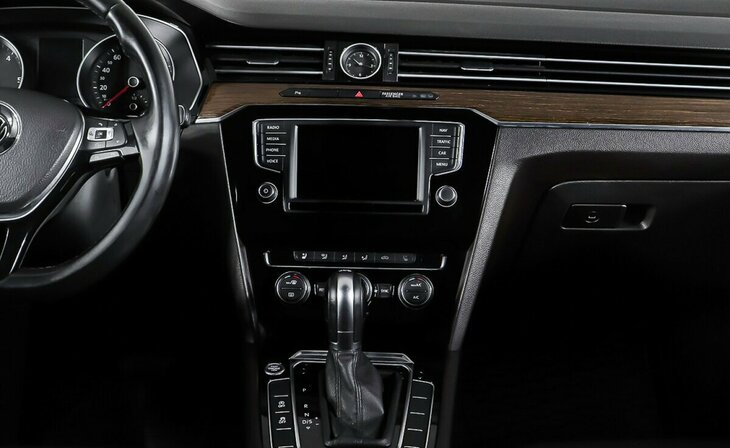 Volkswagen Passat - Фото 13