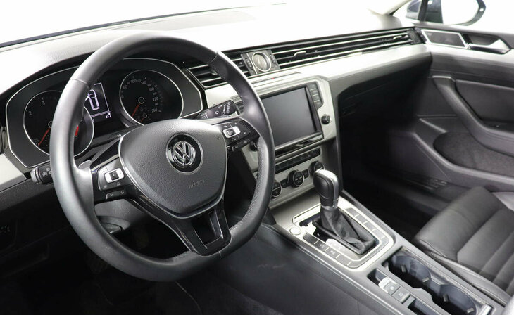 Volkswagen Passat - Фото 7