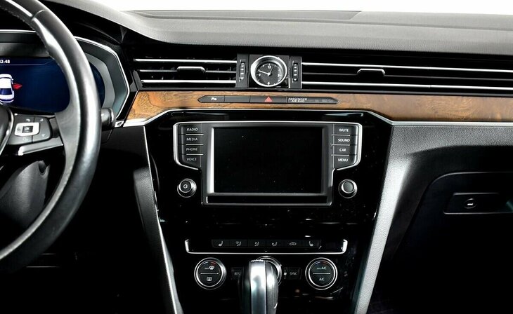 Volkswagen Passat - Фото 9