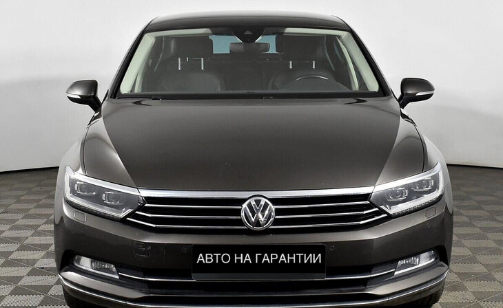 Volkswagen Passat - Фото 1