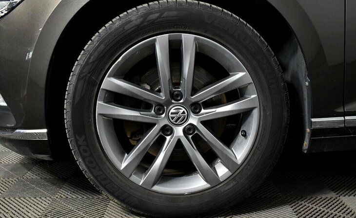 Volkswagen Passat - Фото 5