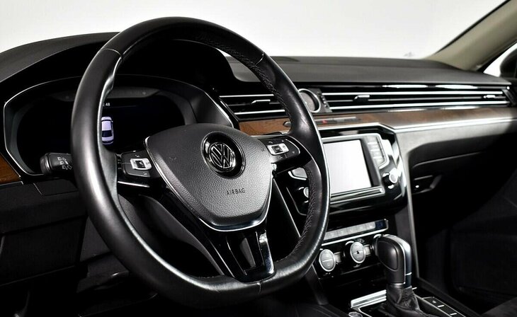 Volkswagen Passat - Фото 8