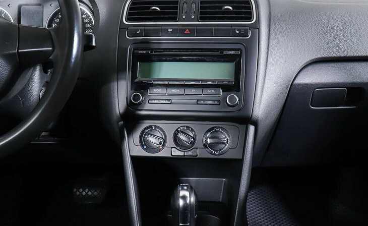 Volkswagen Polo - Фото 12