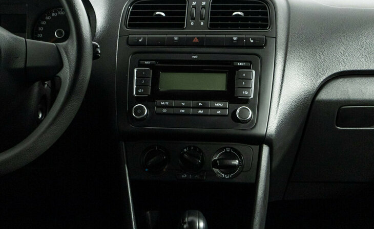 Volkswagen Polo - Фото 7