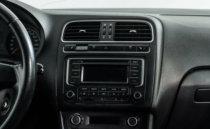 Volkswagen Polo - Фото 7