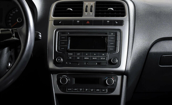 Volkswagen Polo - Фото 9