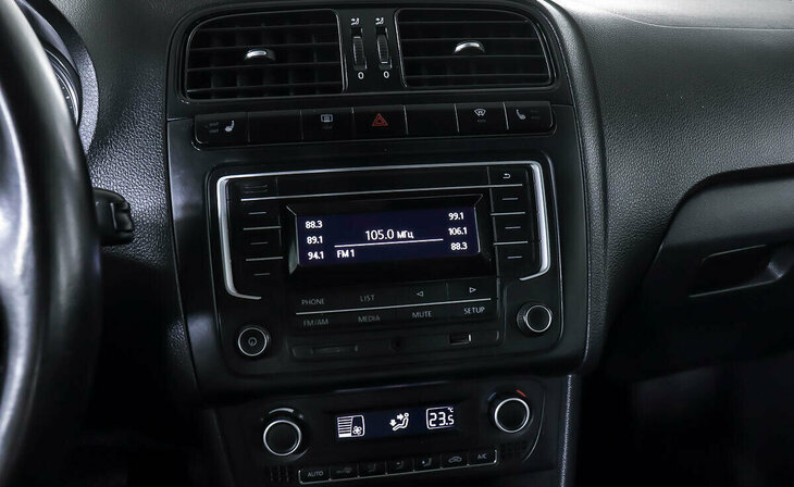 Volkswagen Polo - Фото 12