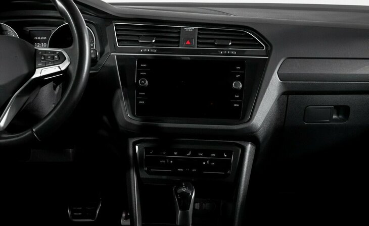 Volkswagen Tiguan - Фото 10