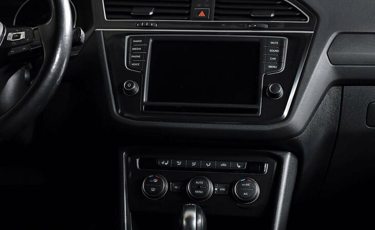 Volkswagen Tiguan - Фото 12