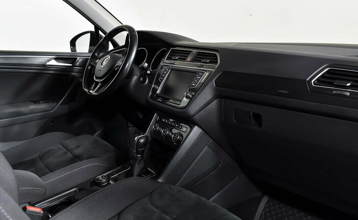 Volkswagen Tiguan - Фото 8