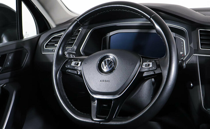 Volkswagen Tiguan - Фото 8