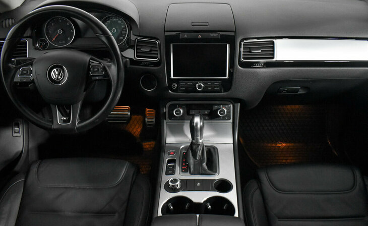 Volkswagen Touareg - Фото 6