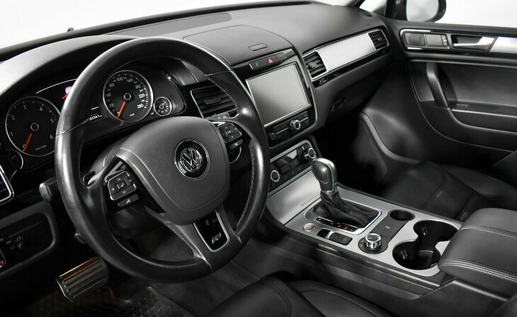 Volkswagen Touareg - Фото 7