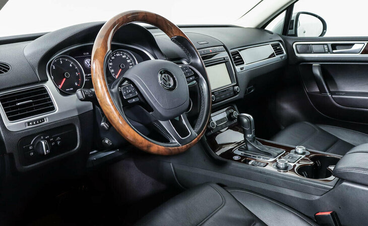 Volkswagen Touareg - Фото 6
