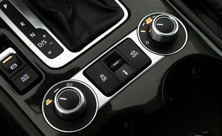 Volkswagen Touareg - Фото 10