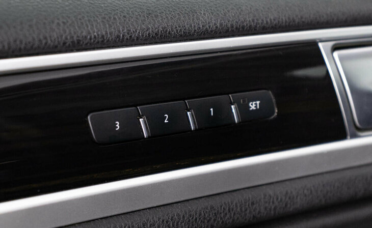 Volkswagen Touareg - Фото 13