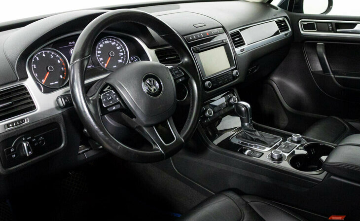Volkswagen Touareg - Фото 6