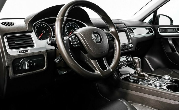 Volkswagen Touareg - Фото 7