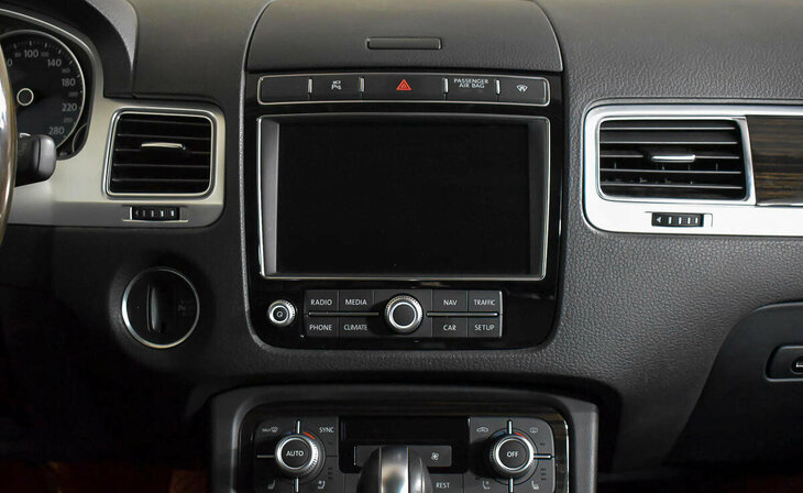 Volkswagen Touareg - Фото 12